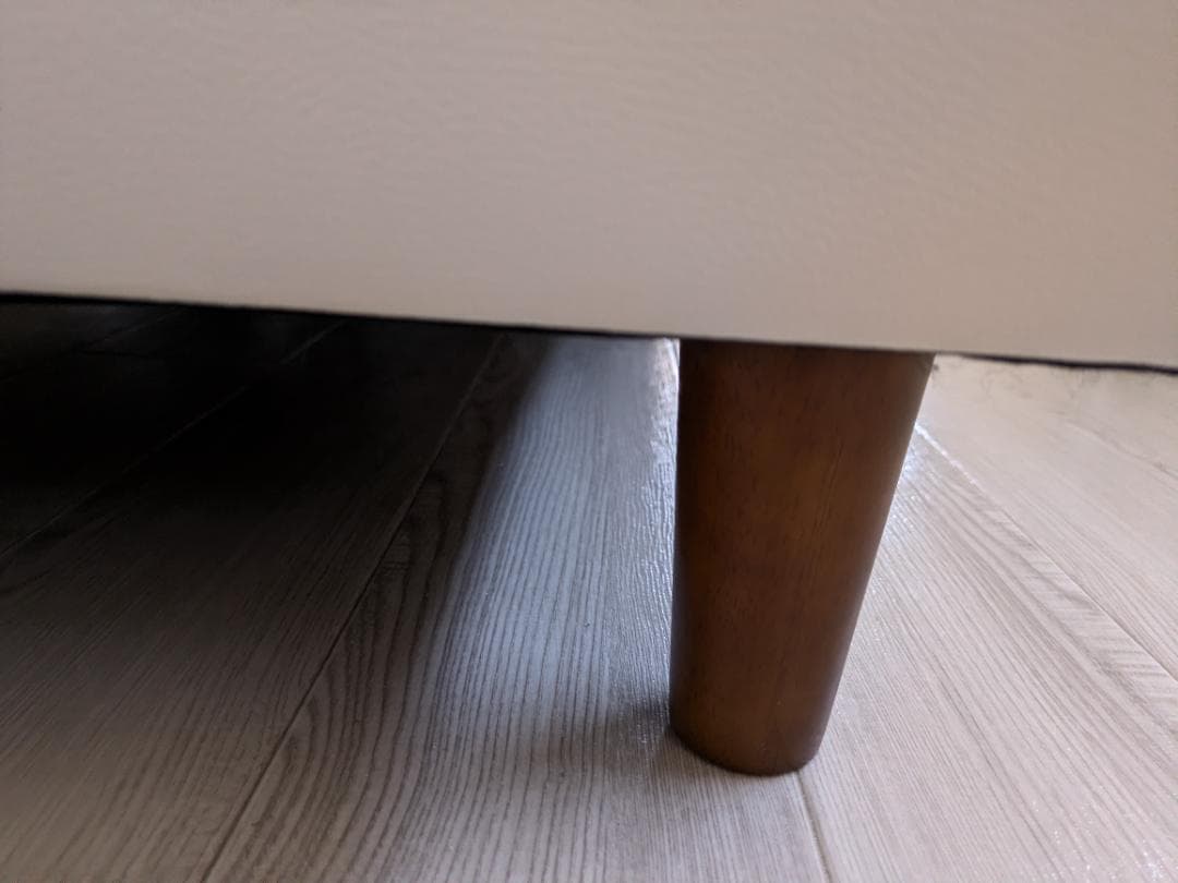 新品同様［3人掛］ソファ 幅209 合成皮革 アイボリー 色