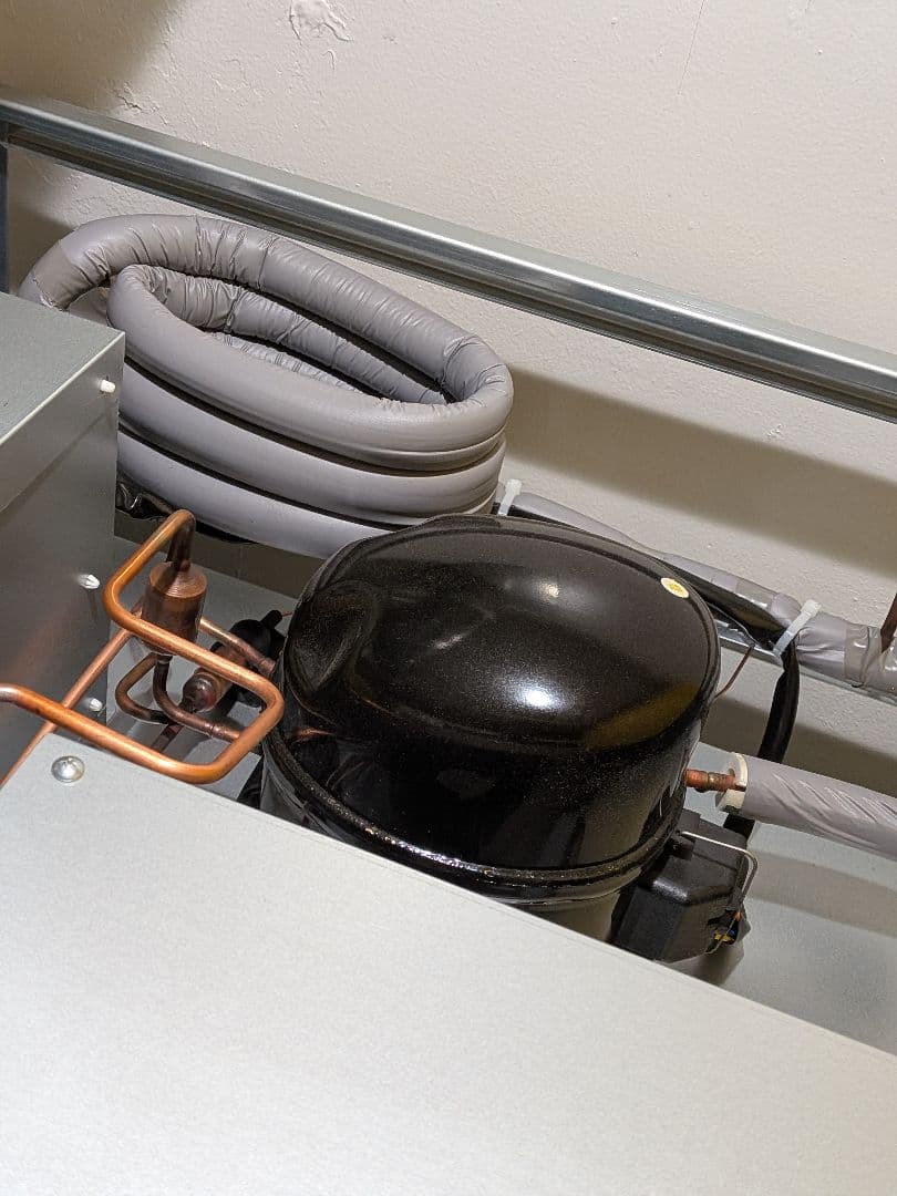 値下げ！縦型冷凍庫 2025新品購入 使用5ヶ月 保証期間内 省エネ 100v