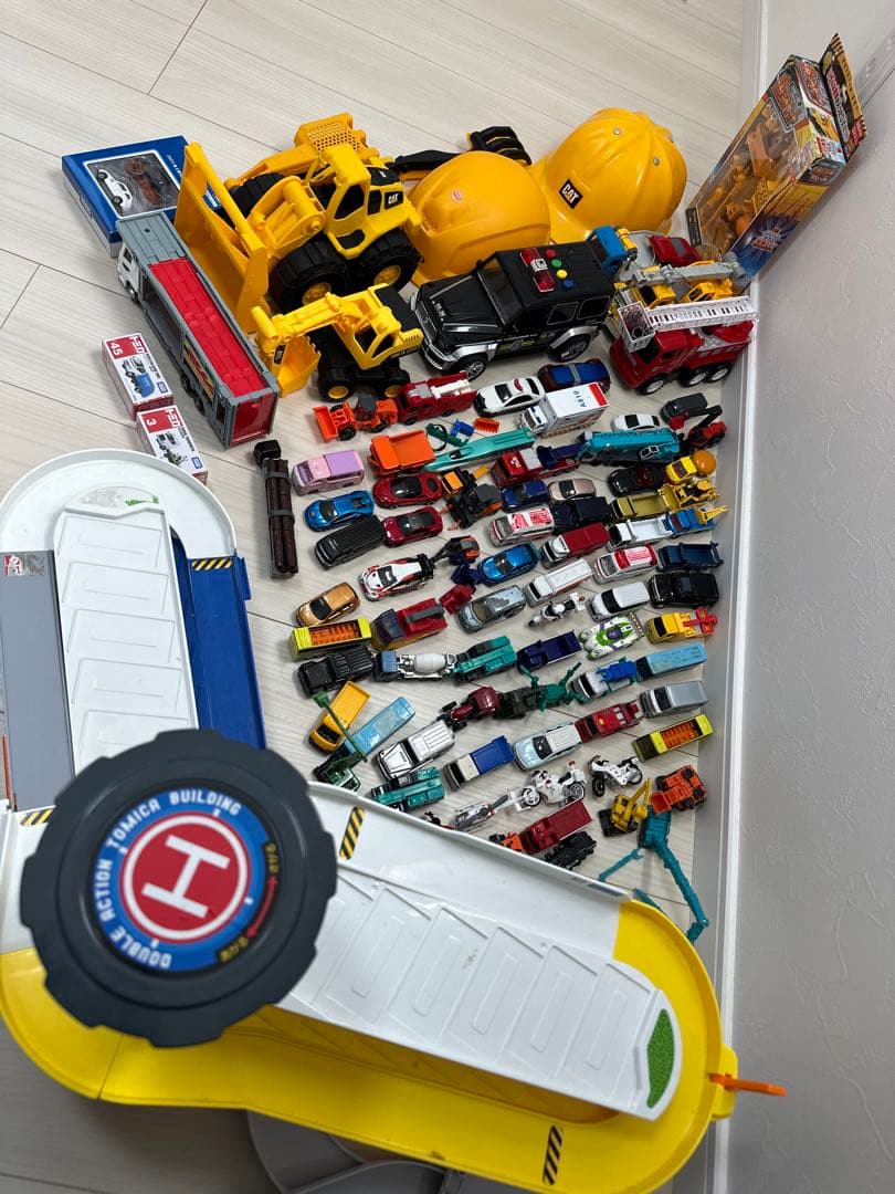 まとめ売り　トミカ　車　こども　おもちゃ　総額5万円相当　新品未使用有り