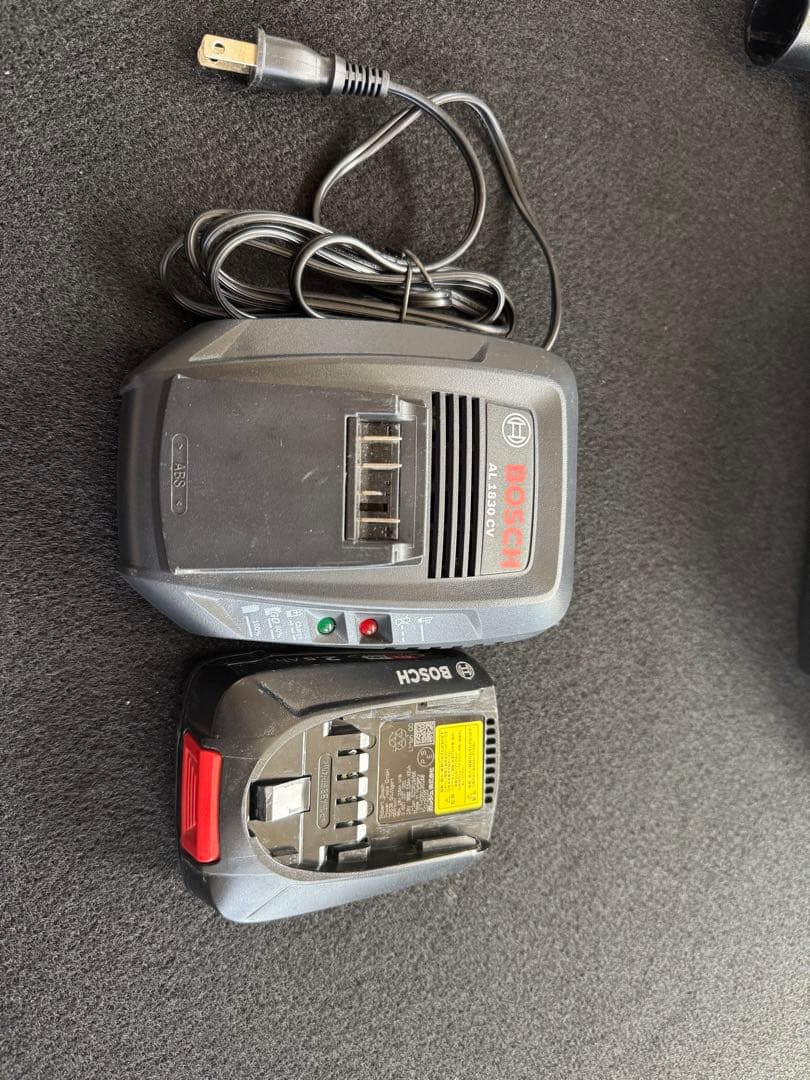 Bosch コードレス掃除機 充電器・バッテリー付き