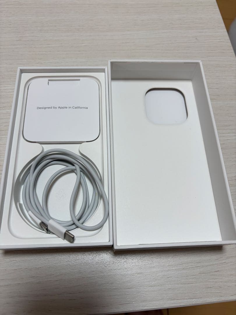 iPhone15pro ホワイトチタニウム128GB SIMフリー