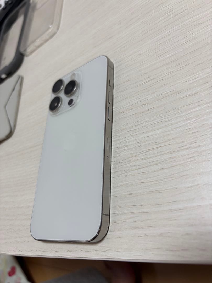 iPhone15pro ホワイトチタニウム128GB SIMフリー