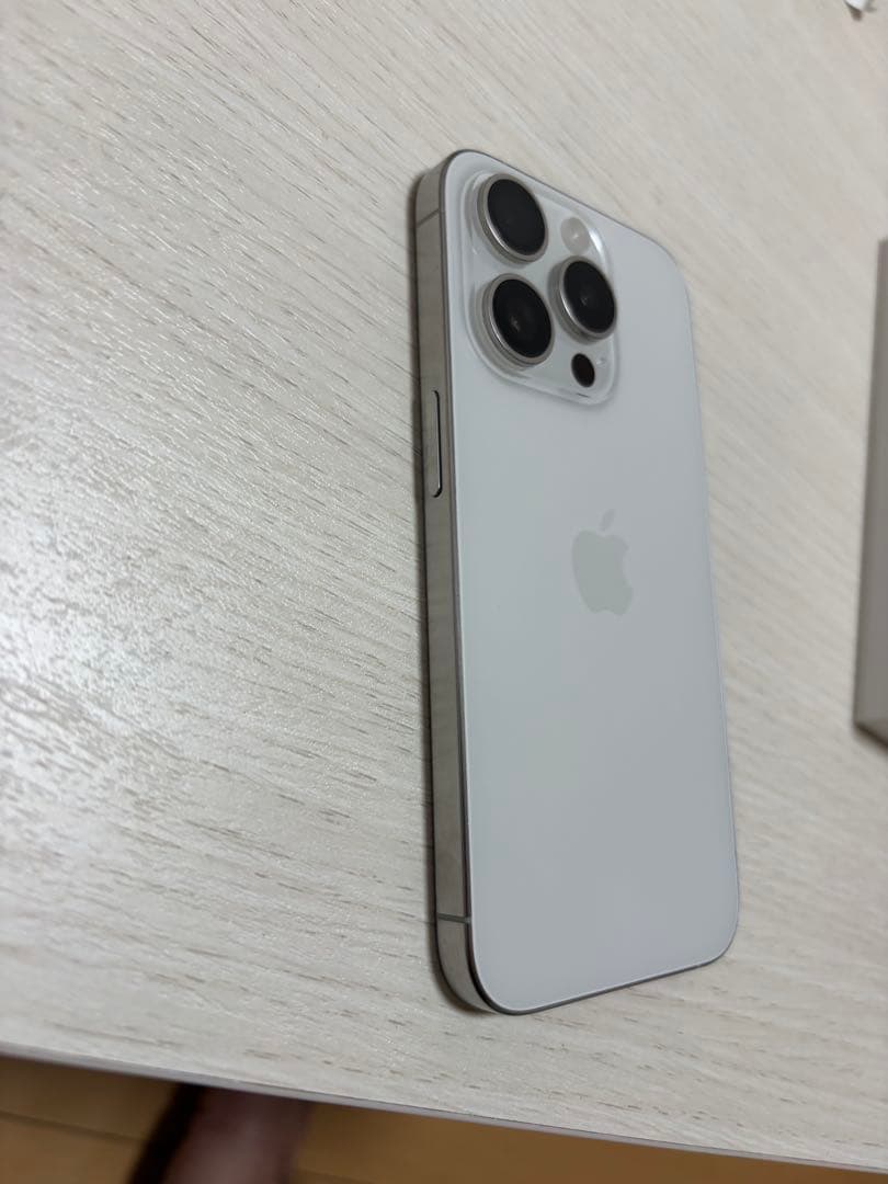 iPhone15pro ホワイトチタニウム128GB SIMフリー