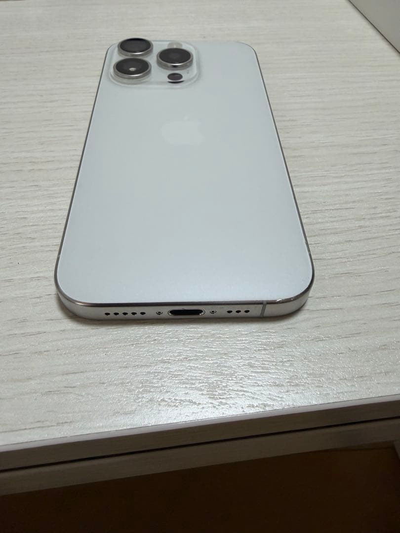 iPhone15pro ホワイトチタニウム128GB SIMフリー