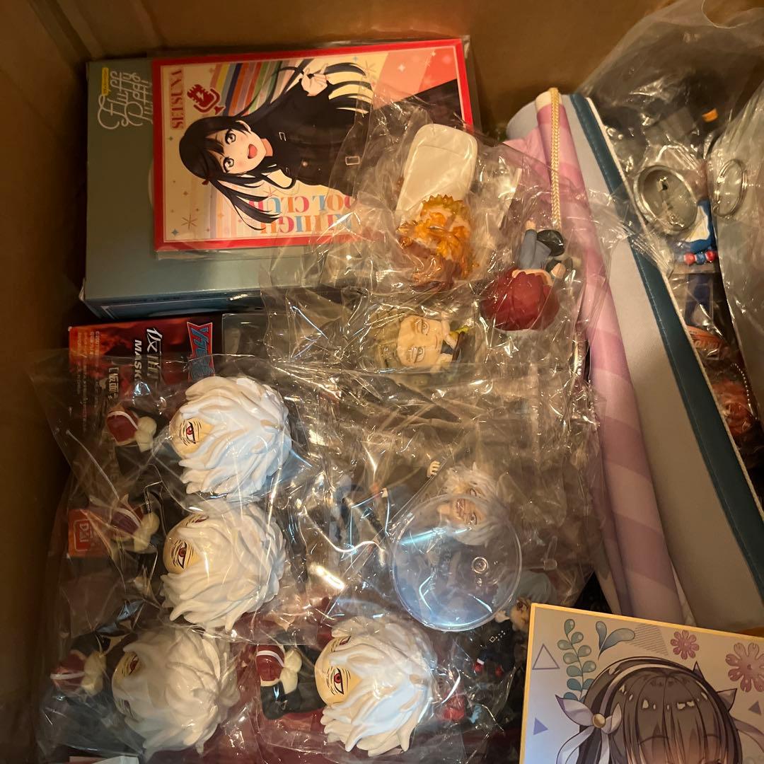 アニメ グッズ まとめ売り 大量 タペストリー アクリルスタンド 缶バッジ