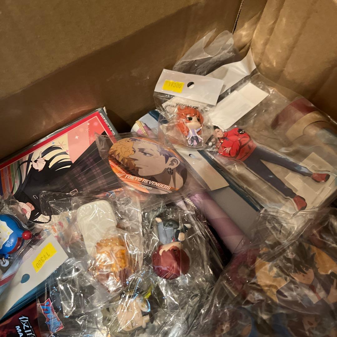 アニメ グッズ まとめ売り 大量 タペストリー アクリルスタンド 缶バッジ