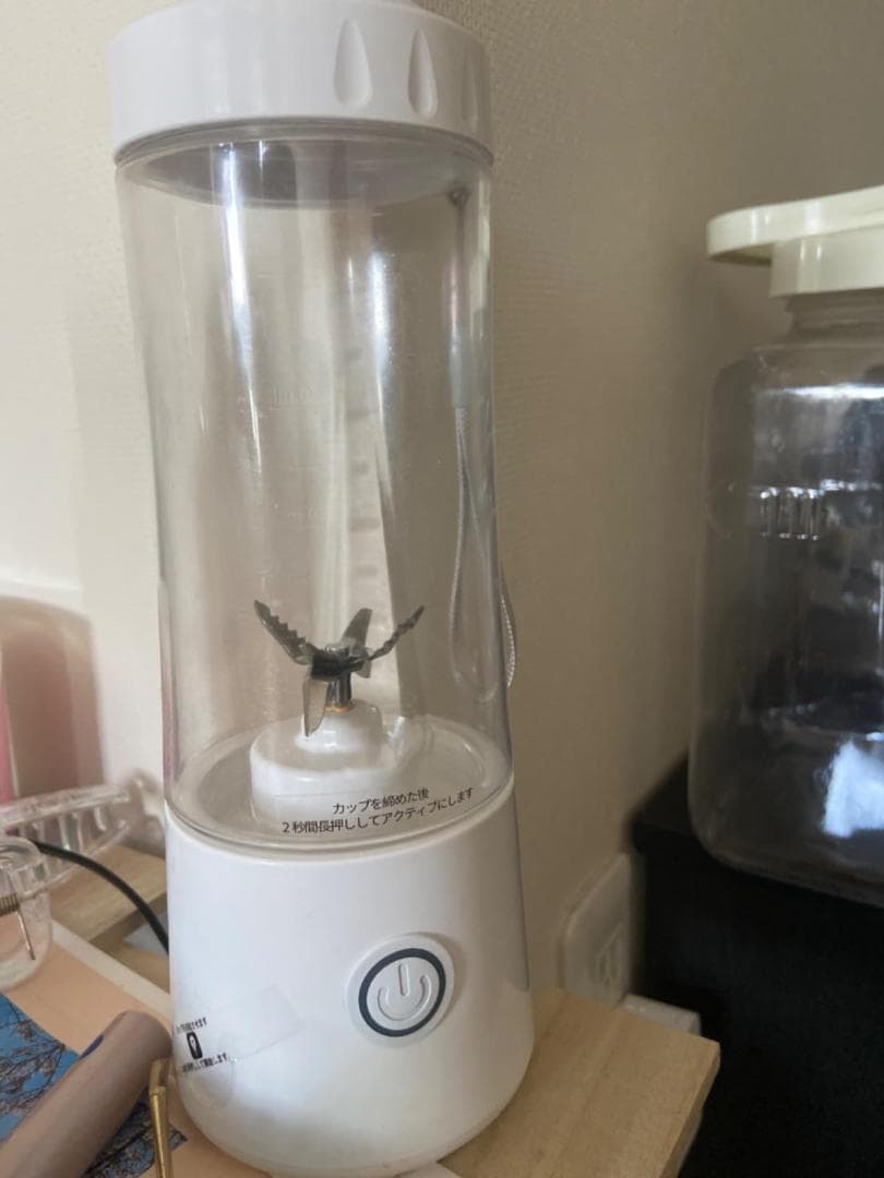 ☆携帯式ジューサー　 充電式小型ミキサー　一台多役　多機能