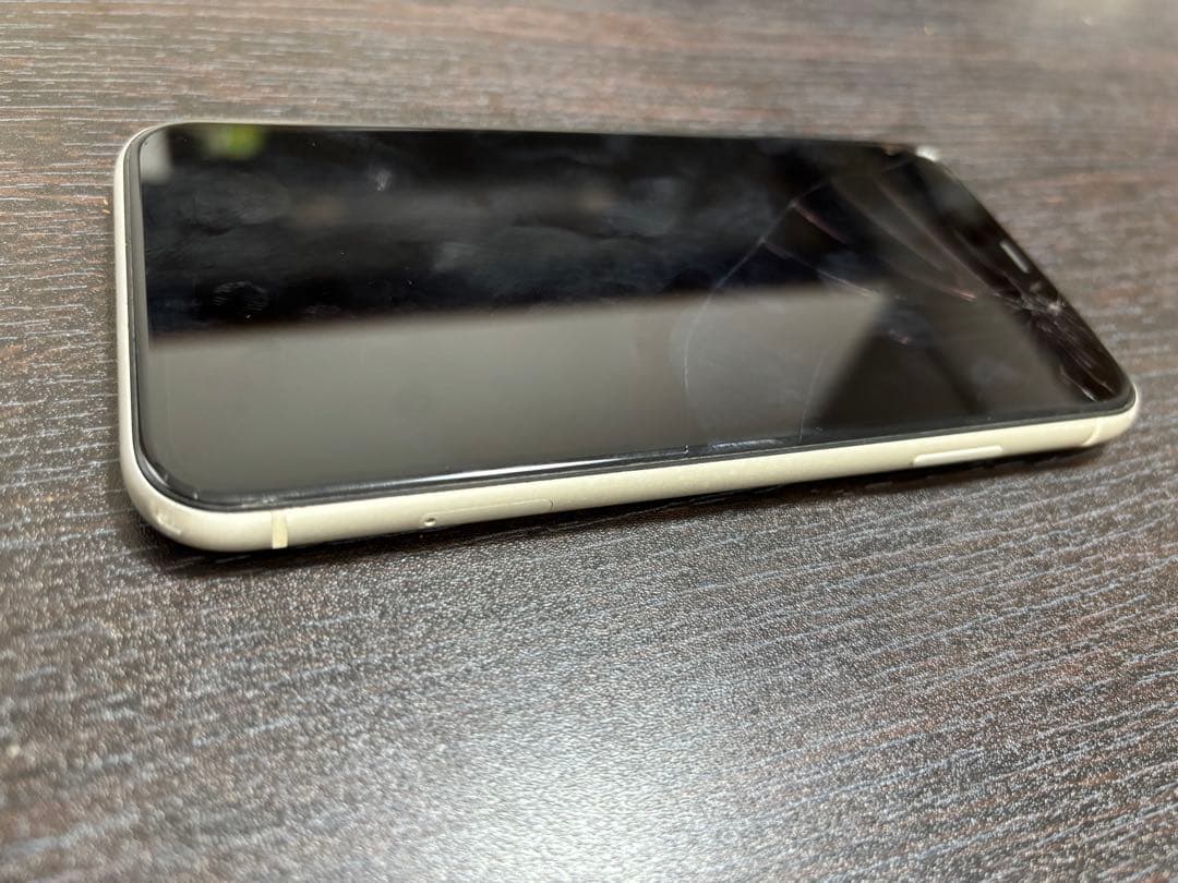 Apple iPhone 11 64GB ホワイト　値下げしました