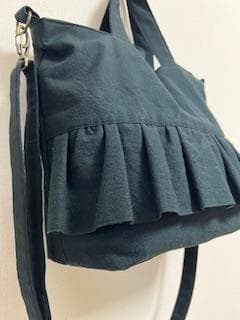 ハンドメイド　フリルショルダーバッグ　ブラック　リネン