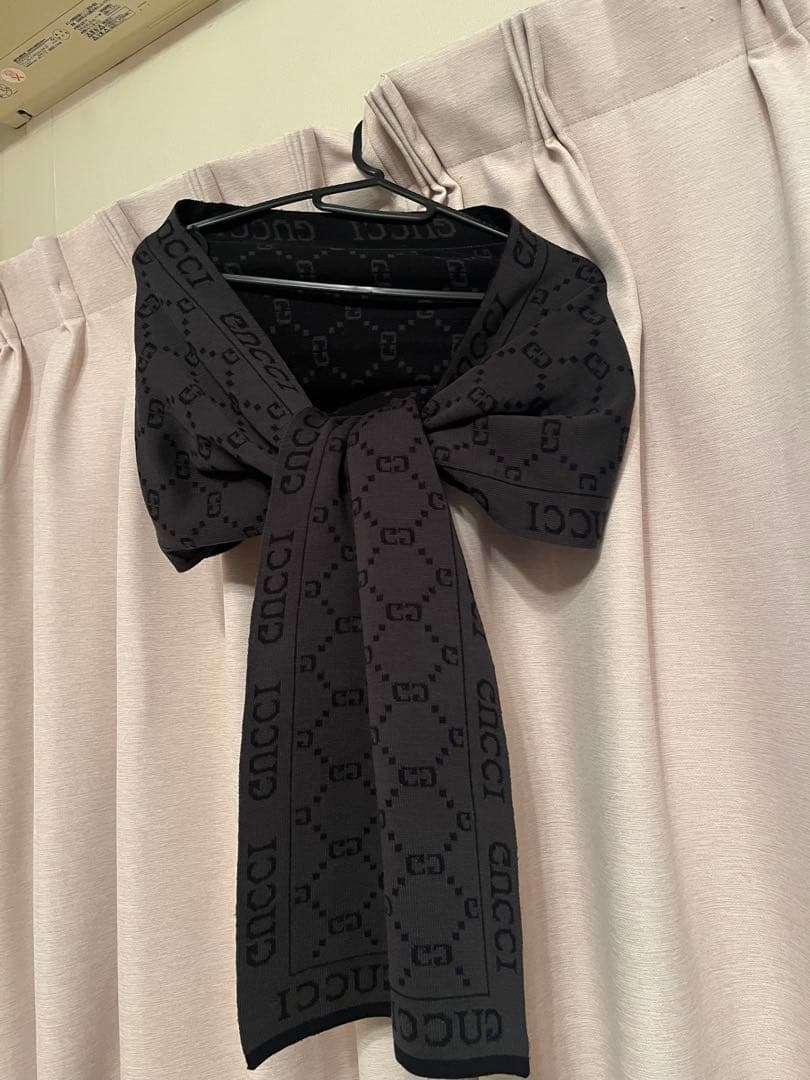 GUCCIノベルティ ロゴ入りリバーシブルマフラー