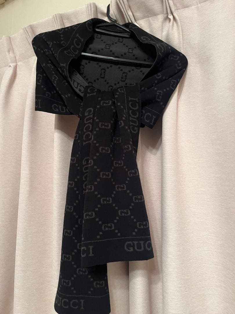 GUCCIノベルティ ロゴ入りリバーシブルマフラー