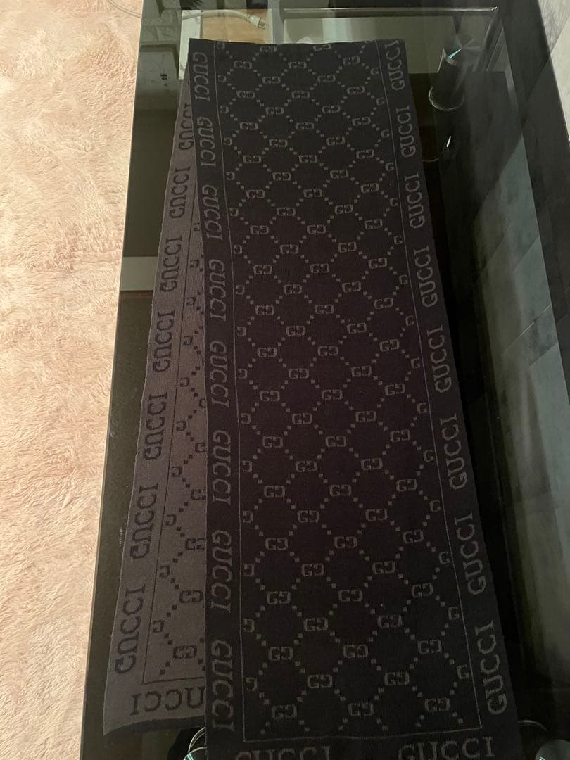 GUCCIノベルティ ロゴ入りリバーシブルマフラー