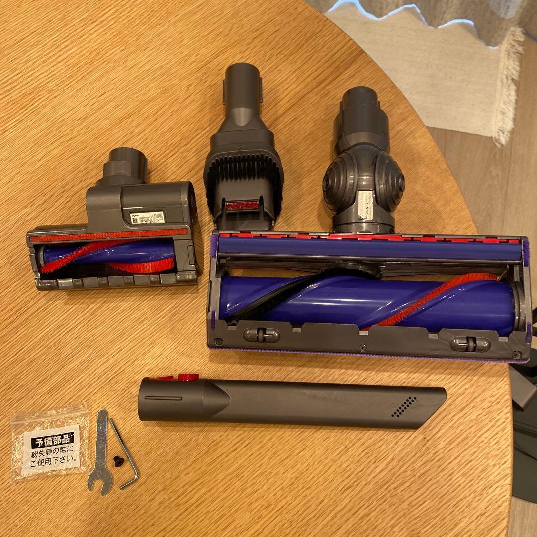 山崎スタンド、収納用ブラケット、充電器、V8ヘッド4点、取扱説明書　他