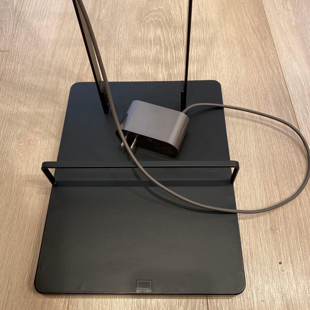 山崎スタンド、収納用ブラケット、充電器、V8ヘッド4点、取扱説明書　他