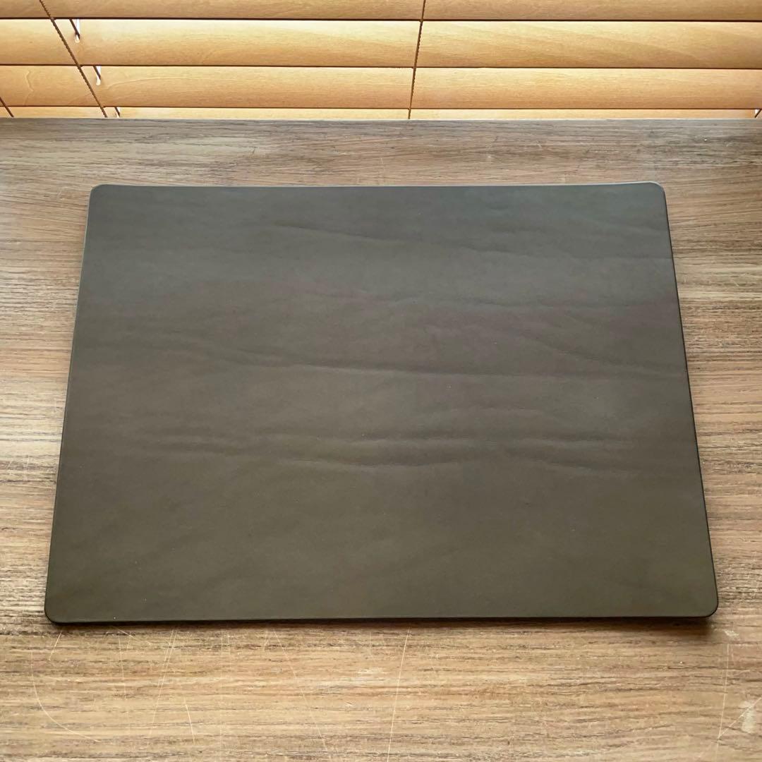 《380mm × 280mm》レザーデスクマット（オリーブ）