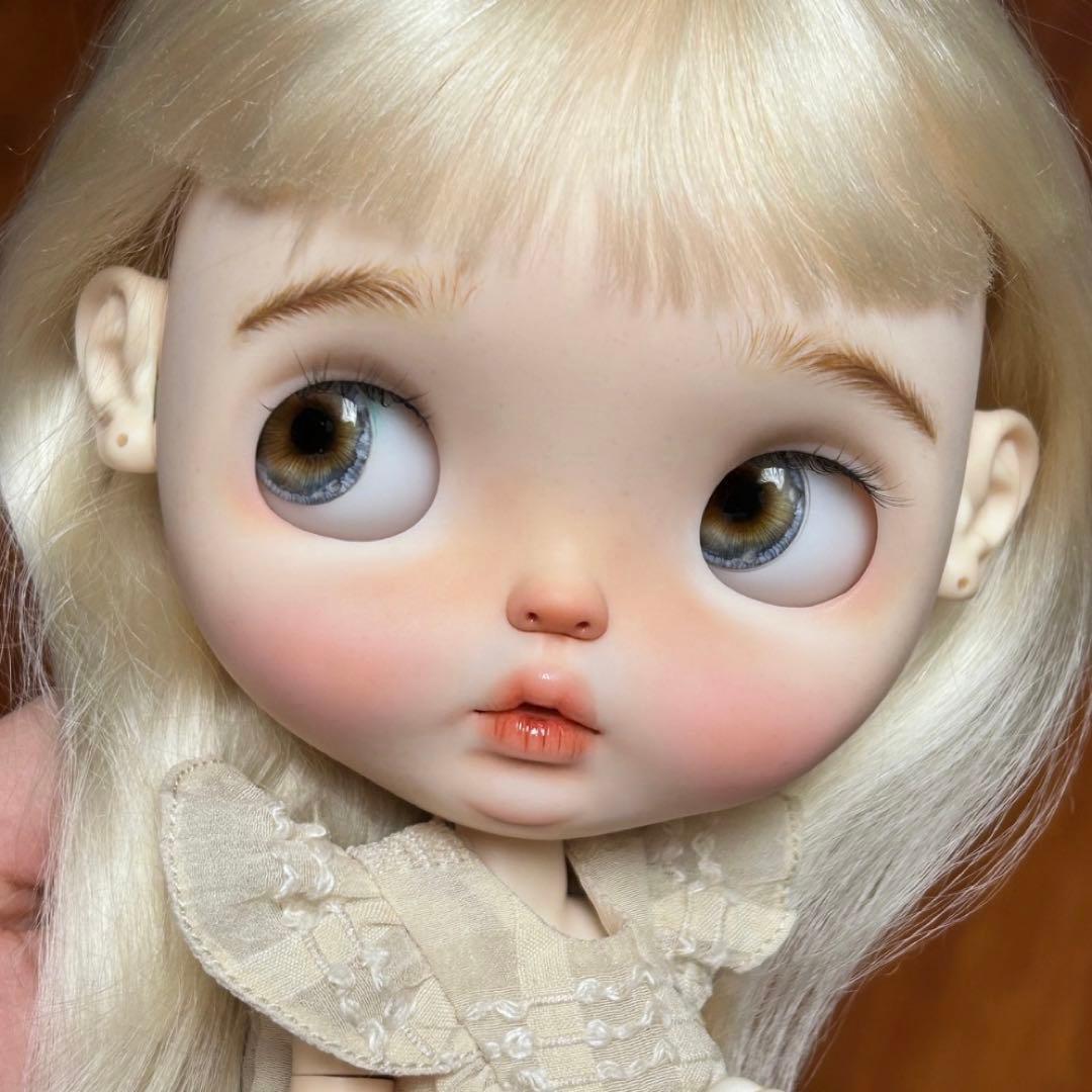 カスタムブライス 海外作家様 人形 ほっぺたがかわいい まんまる 丸顔 幼い