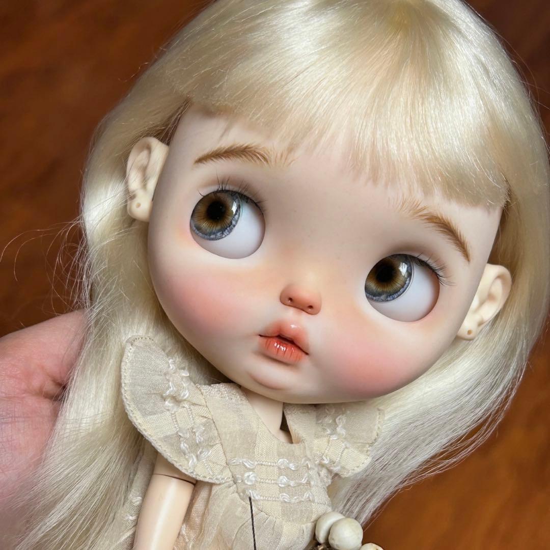 カスタムブライス 海外作家様 人形 ほっぺたがかわいい まんまる 丸顔 幼い