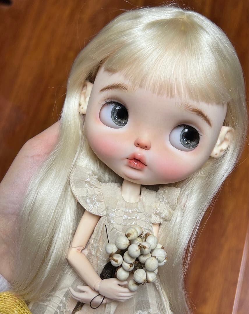 カスタムブライス 海外作家様 人形 ほっぺたがかわいい まんまる 丸顔 幼い