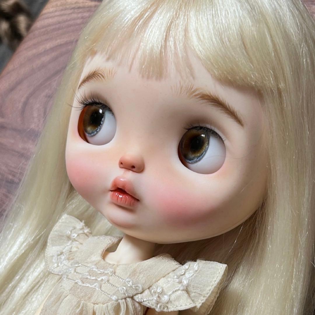 カスタムブライス 海外作家様 人形 ほっぺたがかわいい まんまる 丸顔 幼い