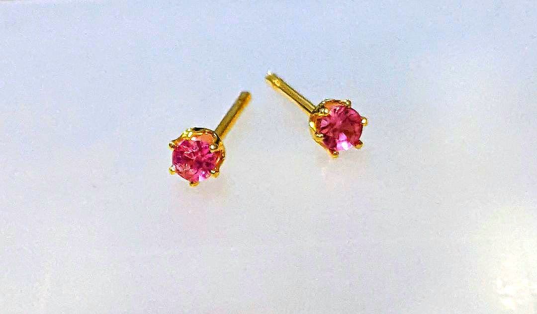 .:*心が踊る華やかな小花.:* 天然石アヤナスピネル スタッドピアス3㎜ ②