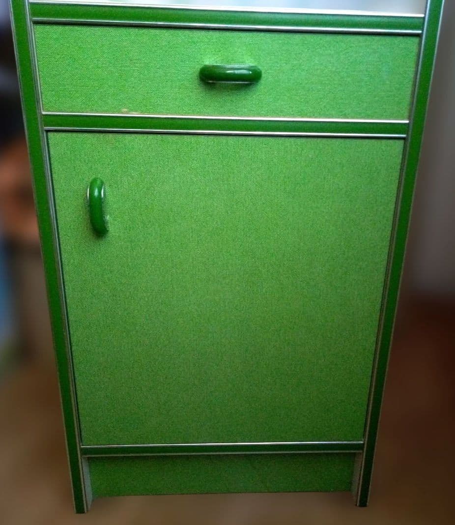 昭和レトロ 緑と白の木製キッチン収納キャビネット