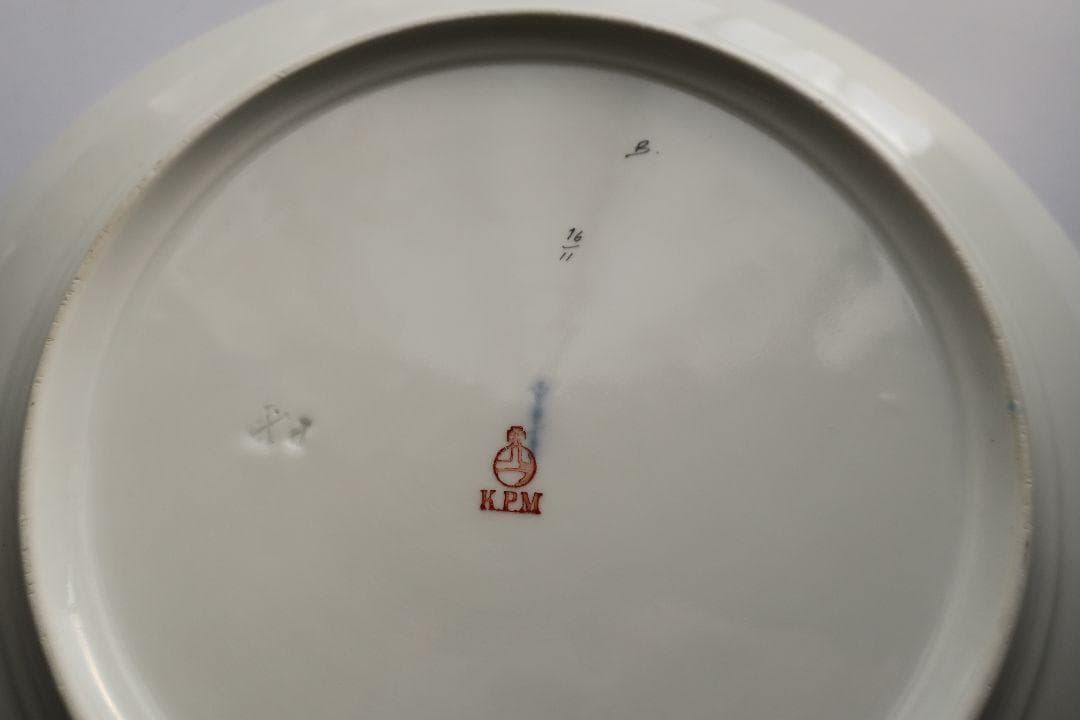 無限の生命力が表現されたKPMのフルーツ皿（22cm）