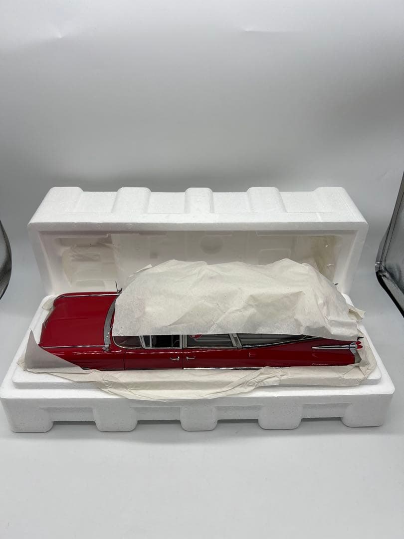 No11ミニカー1/18箱ありCadillac Superior Crown