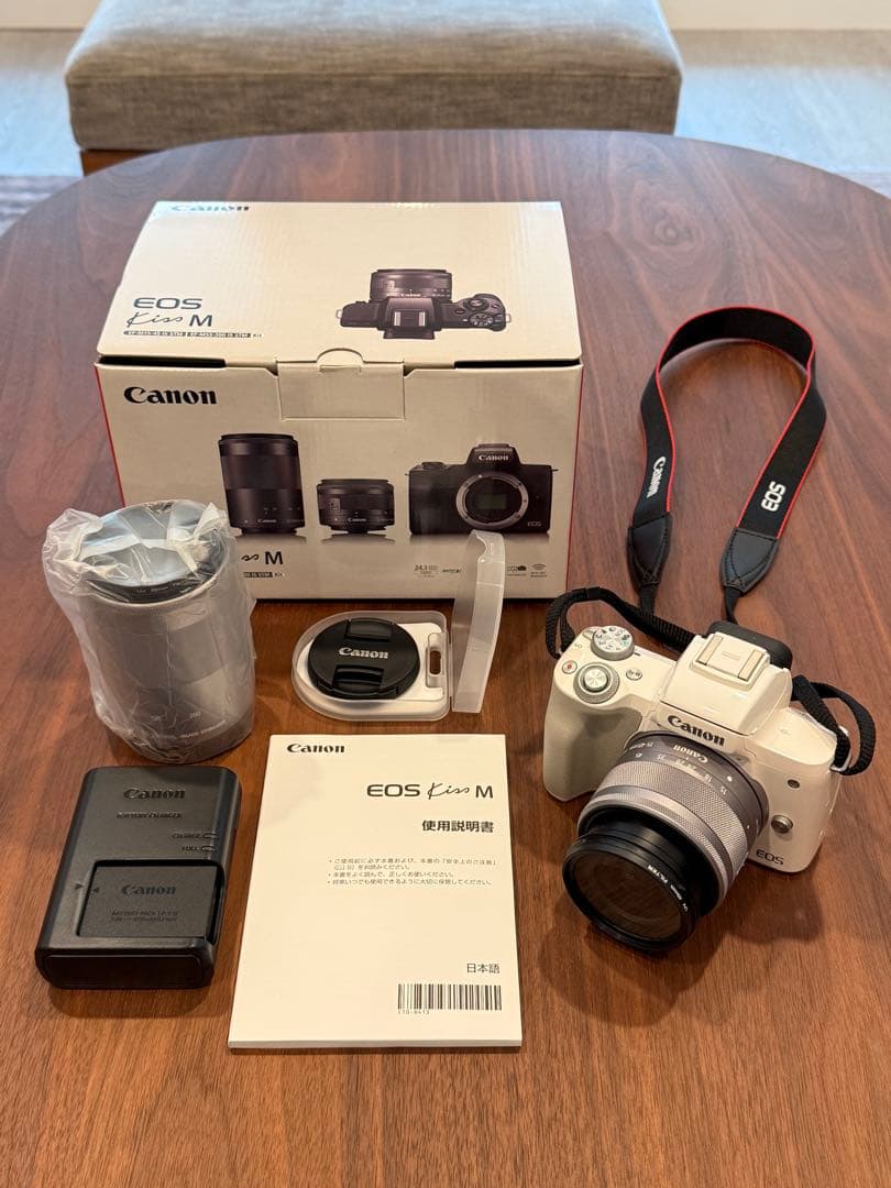 【お値下げ中】【新品同様】Canon EOS Kiss M ダブルズームキット