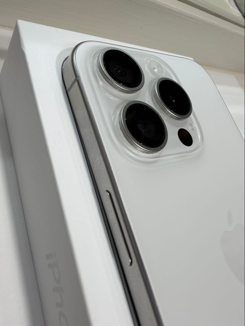 iPhone15 Pro 128GB ホワイトチタニウム　美品　SIMフリー