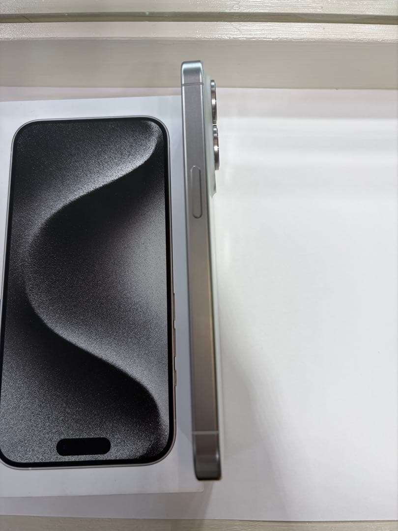 iPhone15 Pro 128GB ホワイトチタニウム　美品　SIMフリー
