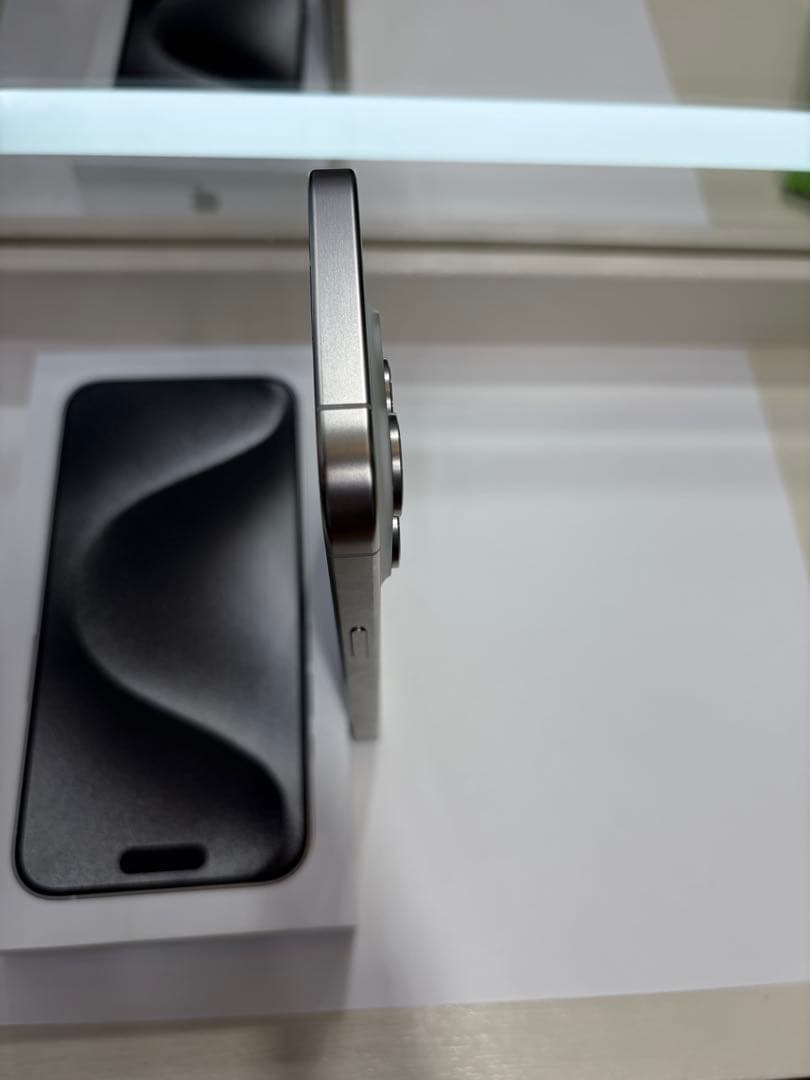 iPhone15 Pro 128GB ホワイトチタニウム　美品　SIMフリー