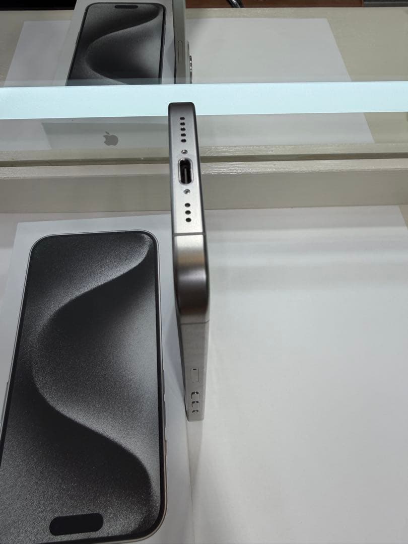 iPhone15 Pro 128GB ホワイトチタニウム　美品　SIMフリー