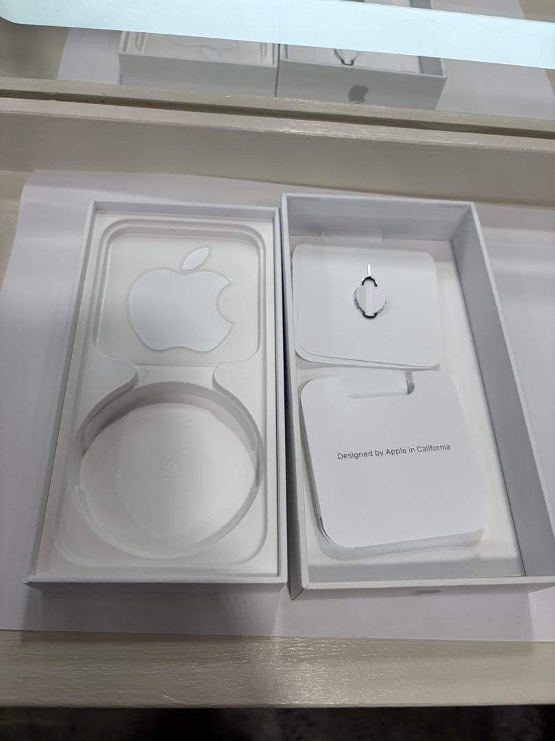 iPhone15 Pro 128GB ホワイトチタニウム　美品　SIMフリー