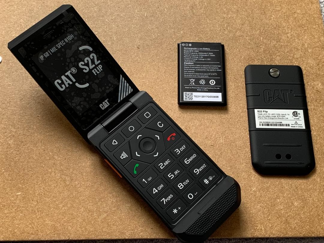 CAT S22 Flip SIMフリー　新品　折りたたみ　スマホ　海外