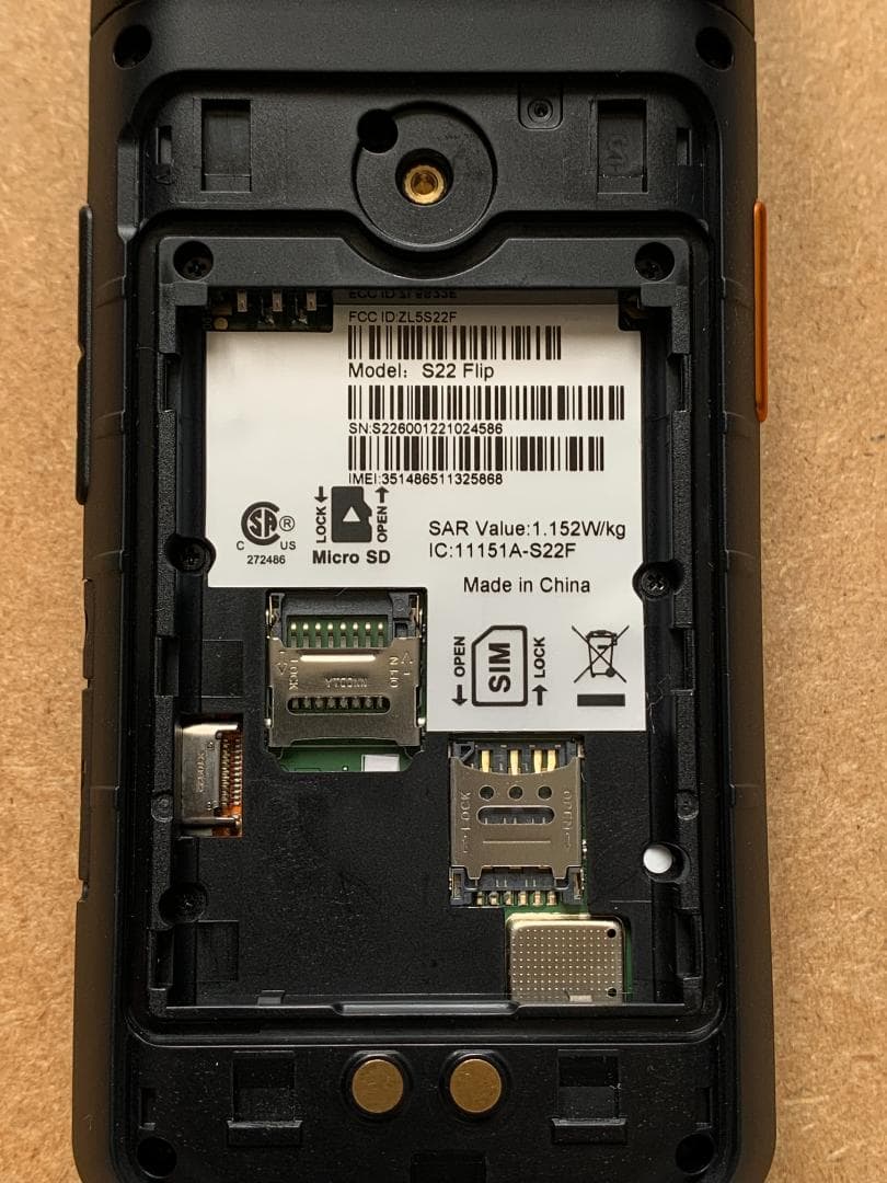 CAT S22 Flip SIMフリー　新品　折りたたみ　スマホ　海外