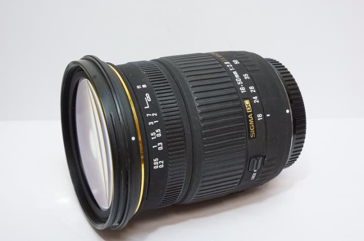 ■ SIGMA 18-50mm F2.8 EX DC MACRO