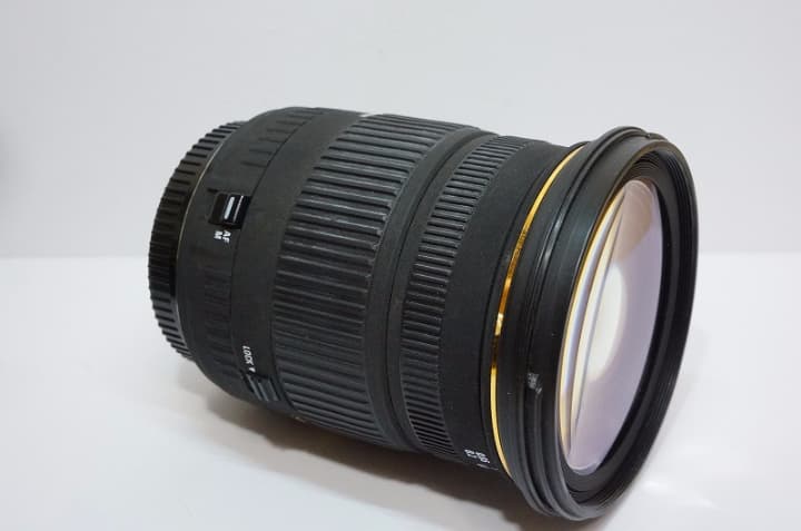 ■ SIGMA 18-50mm F2.8 EX DC MACRO