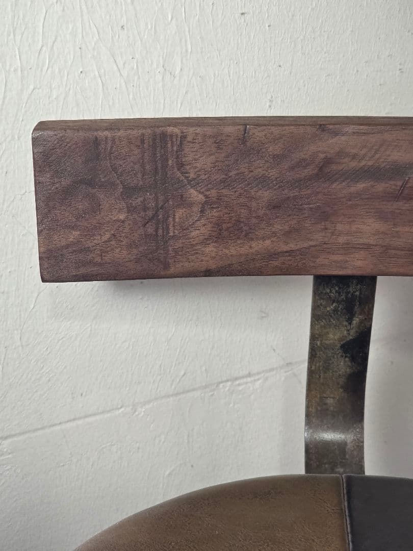 レアなハンドメイド椅子　インダストリアル　牛革座面　オールナット背もたれ