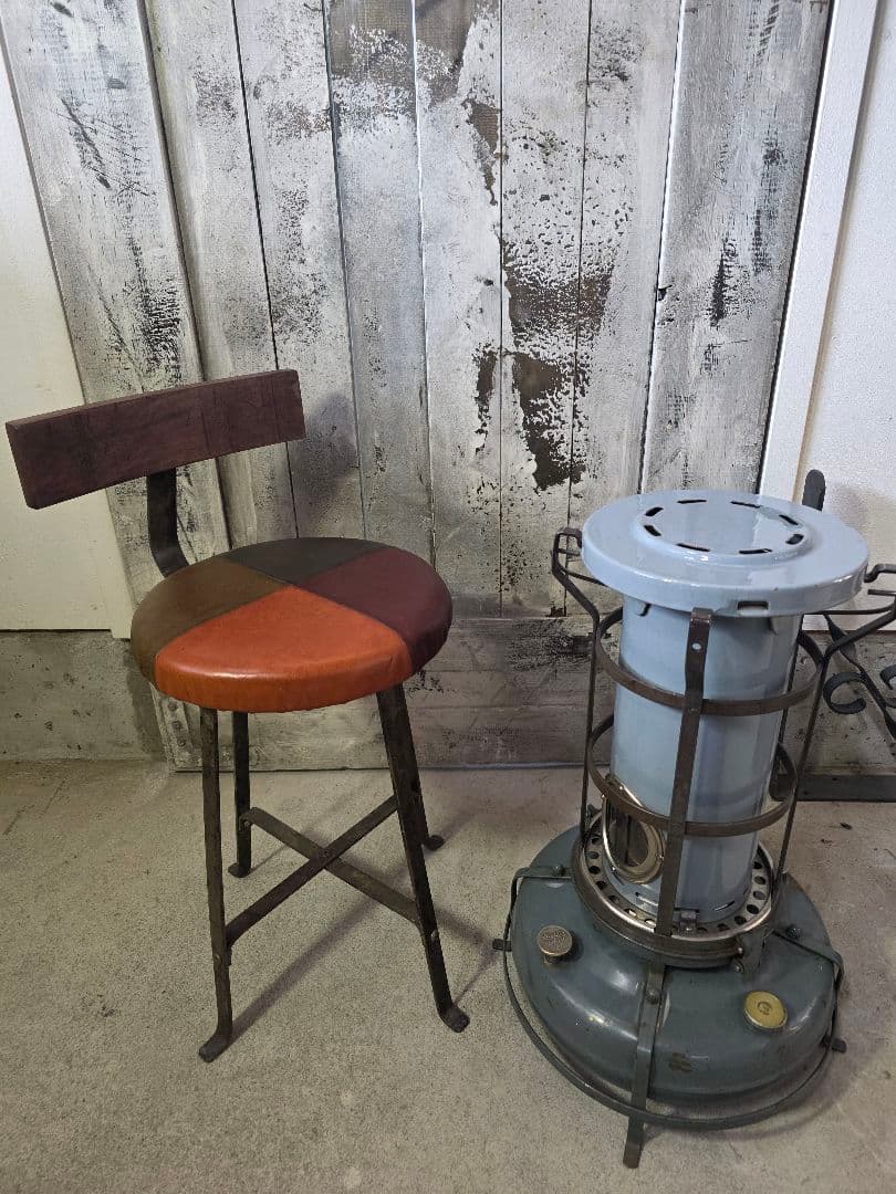 レアなハンドメイド椅子　インダストリアル　牛革座面　オールナット背もたれ