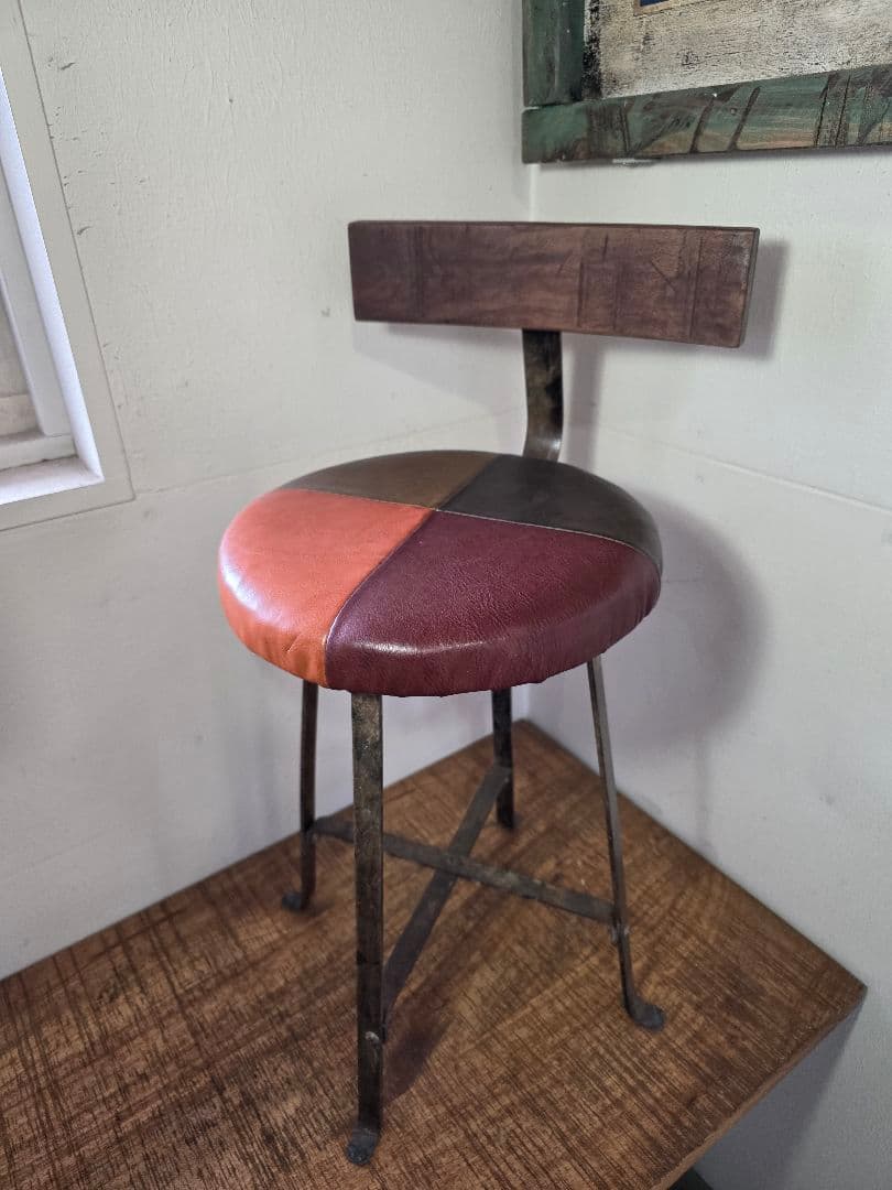 レアなハンドメイド椅子　インダストリアル　牛革座面　オールナット背もたれ