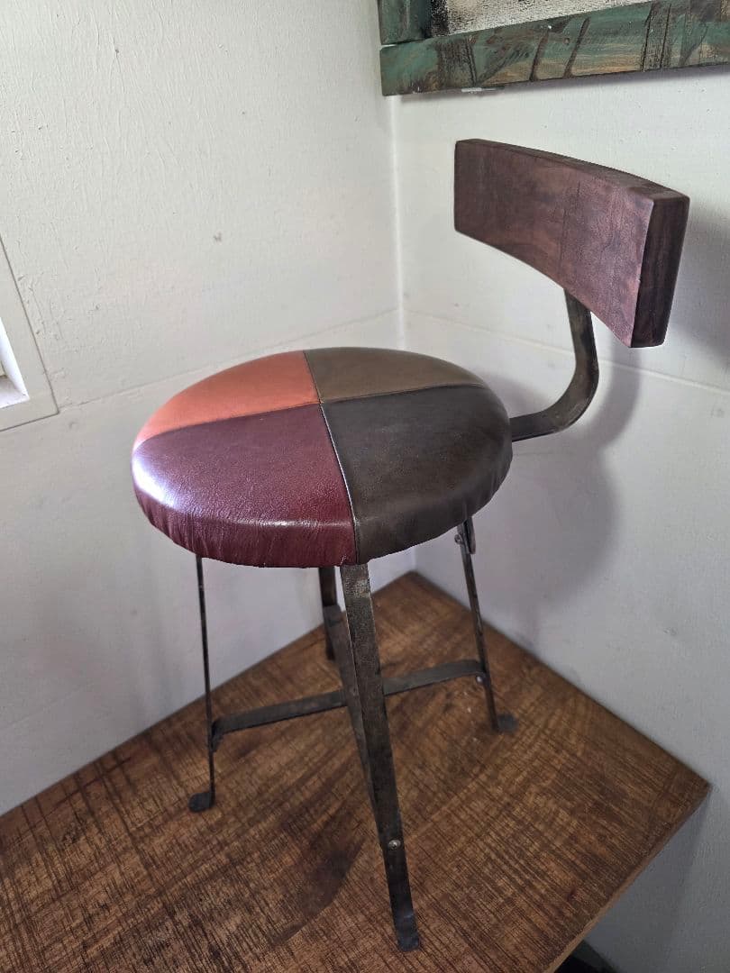 レアなハンドメイド椅子　インダストリアル　牛革座面　オールナット背もたれ