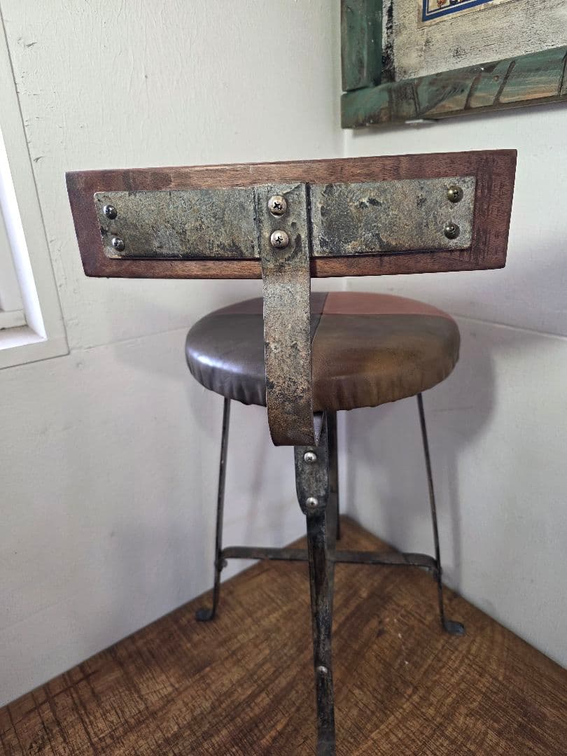 レアなハンドメイド椅子　インダストリアル　牛革座面　オールナット背もたれ