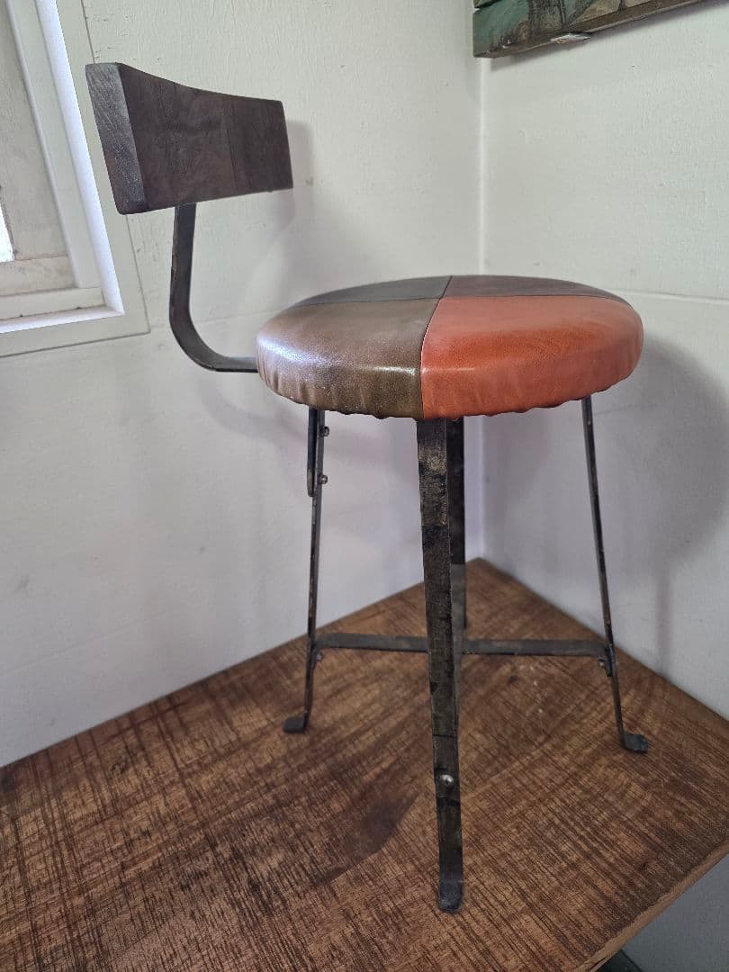 レアなハンドメイド椅子　インダストリアル　牛革座面　オールナット背もたれ