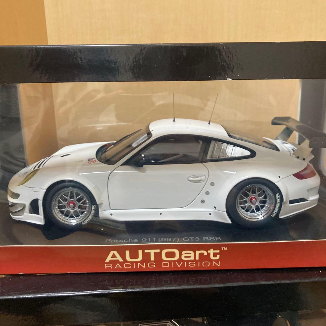 ミニカー AUTOart Porsche 911 RSR 1/18