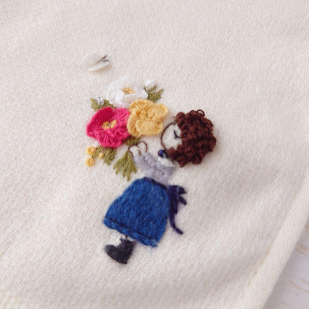 【専用です】手刺繍入ちっちゃな タオルハンカチ【女の子とポピー】
