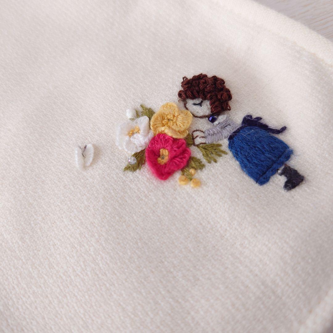 【専用です】手刺繍入ちっちゃな タオルハンカチ【女の子とポピー】