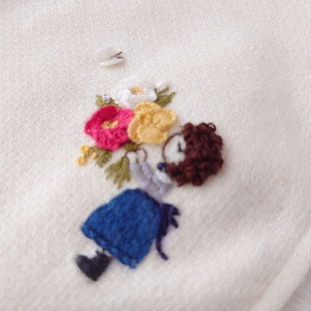 【専用です】手刺繍入ちっちゃな タオルハンカチ【女の子とポピー】