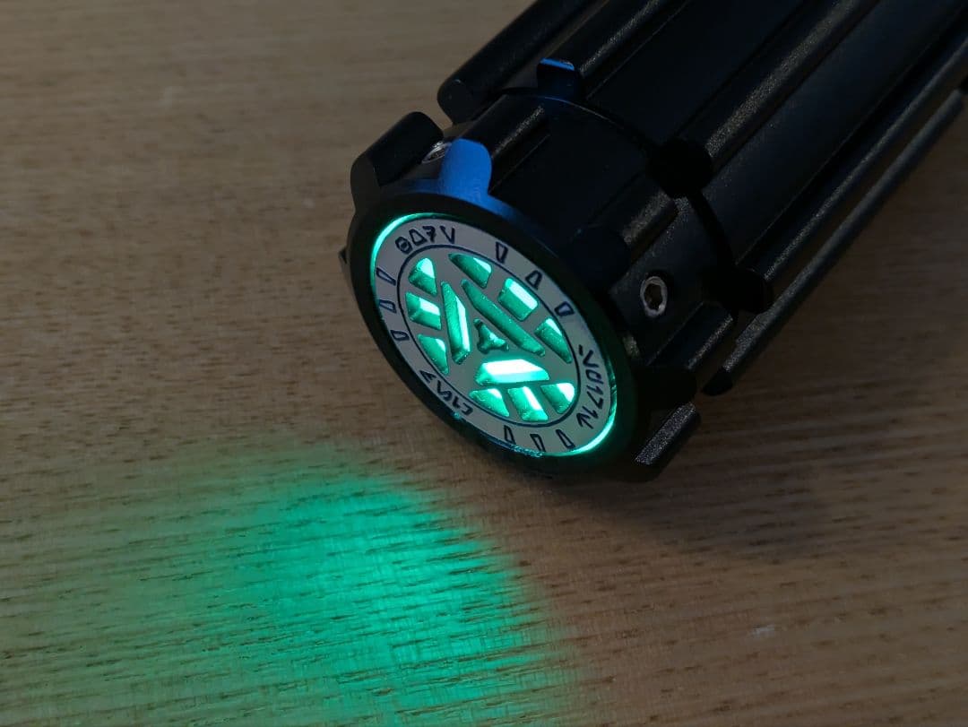 ほぼ新品　美品　カスタムライトセーバー　ヒルト　ブラック　ブレードプラグ付き