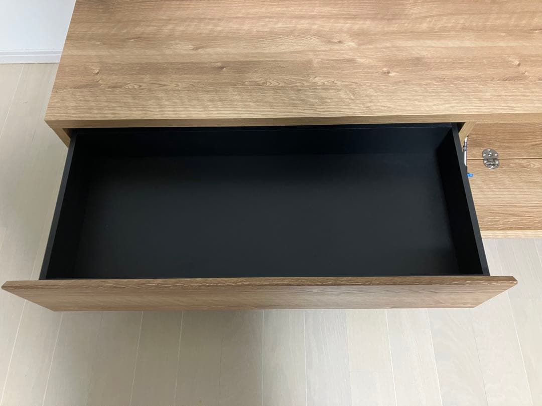 美品　LOWYAテレビボード　180cm