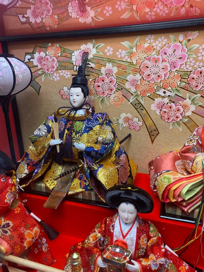 東京久月　雛人形オルゴール付き七人飾り・間口約６１×奥行約４０×高さ約４３㎝